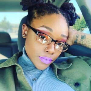 Meet your Posher, Yiana